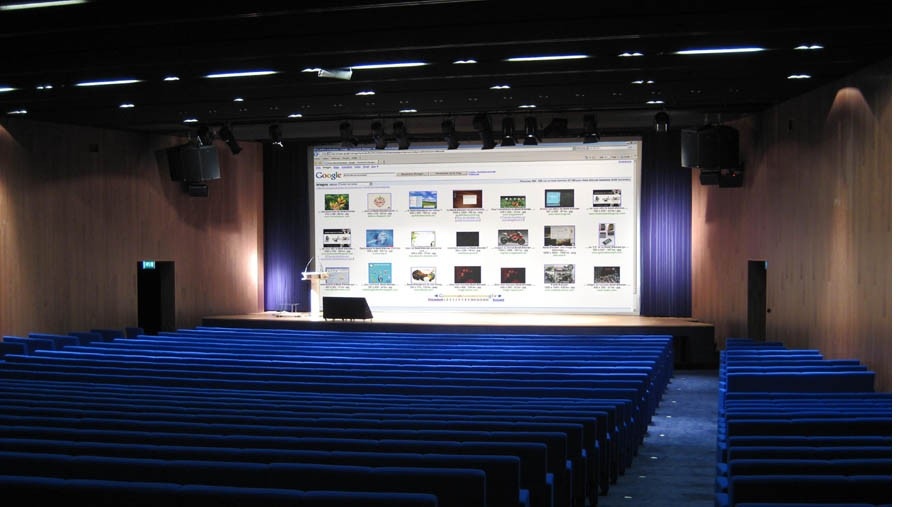 Auditorium 400 places