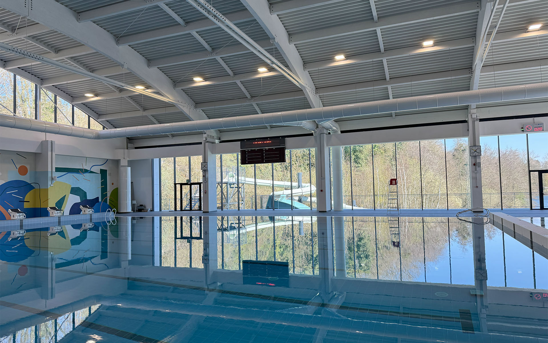 Salle polyvalente - Ledwall intérieur Haute Qualité 135 pouces ( Image = 301x179cm )