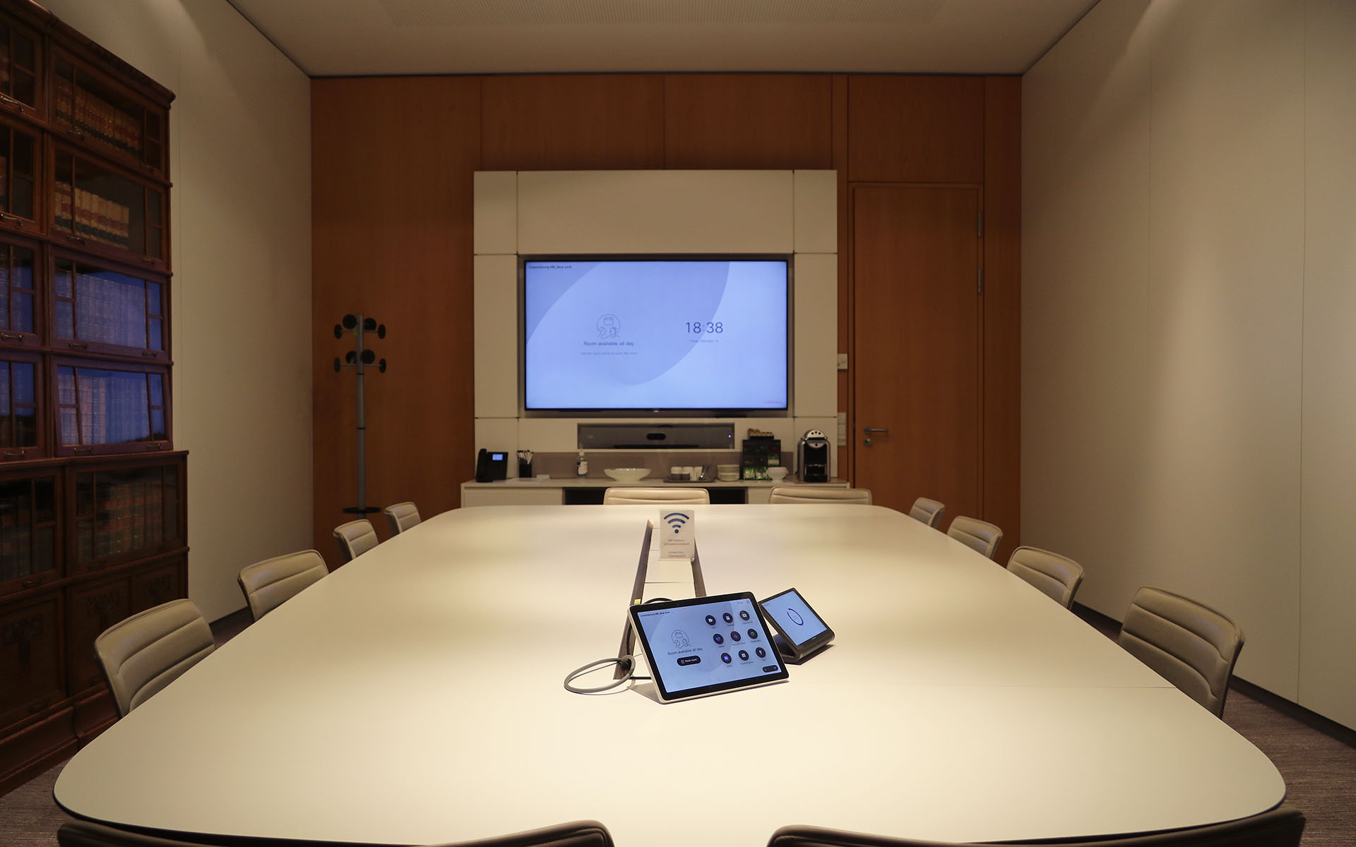 Salle polyvalente - Ledwall intérieur Haute Qualité 135 pouces ( Image = 301x179cm )