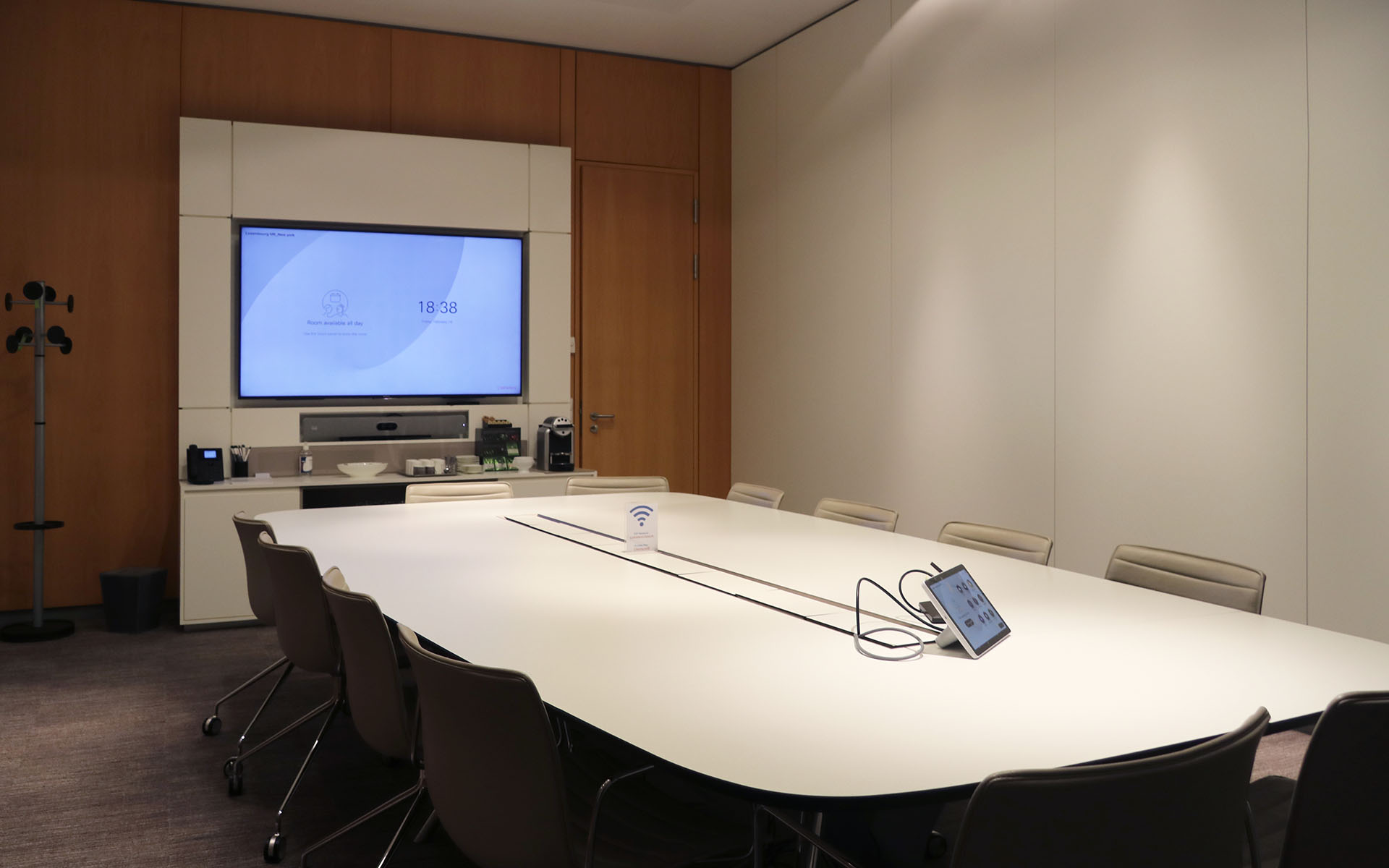 Salle polyvalente - Ledwall intérieur Haute Qualité 135 pouces ( Image = 301x179cm )